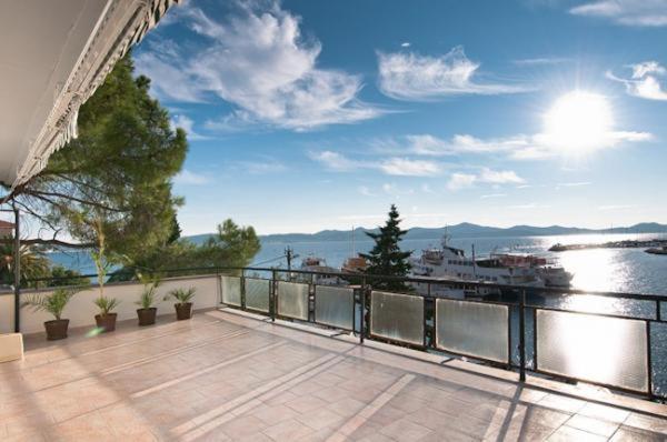 Amazing Seaview Apartment With A Balcony Near The Beach - Kneza Trpimira I Zadar Exterior photo